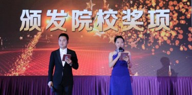 畢加為各院校頒發(fā)“最佳合作院校”，會(huì)展精英，譜寫華章