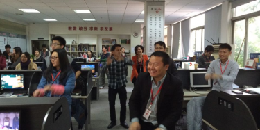 歡樂(lè)抓錢舞，迎接畢加美好的一天