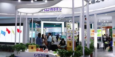 一杯敬明天，一杯敬過往