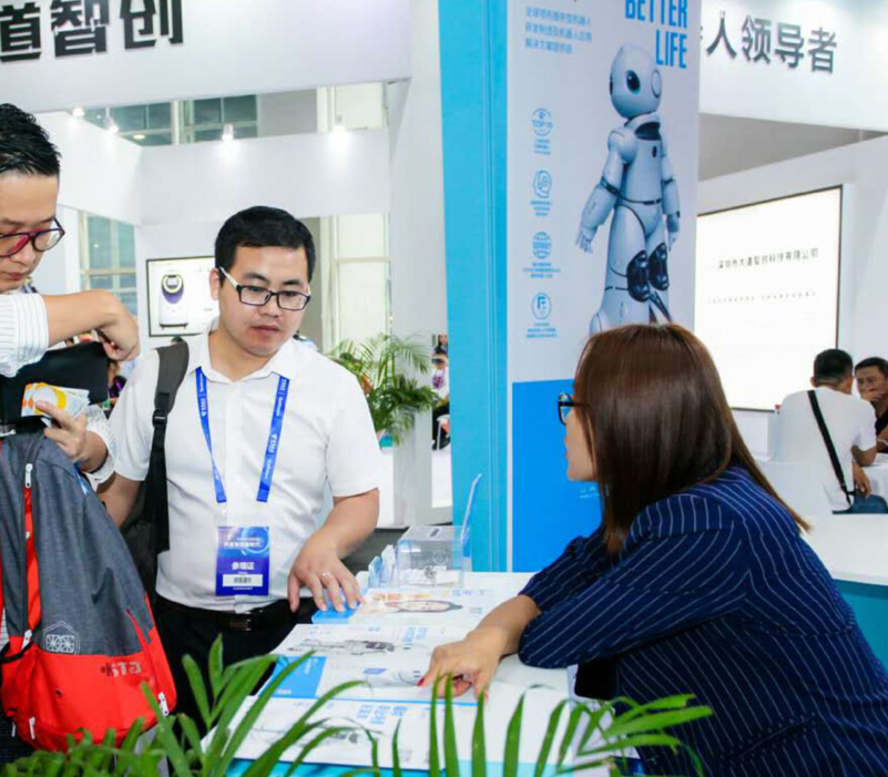 康力優(yōu)藍(lán)——機(jī)器人展展臺搭建