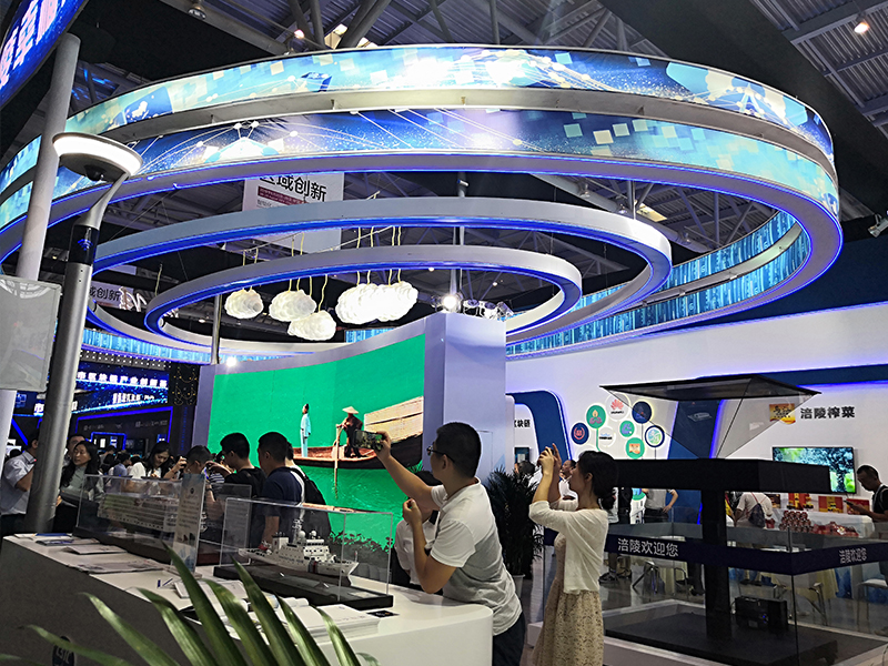 重慶市涪陵區(qū)經(jīng)濟和信息化委員會——政府展位設計 重慶市涪陵區(qū)經(jīng)濟和信息化委員會——政府展位設計